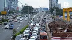 Flyover Pancoran resmi digunakan untuk pengendara mobil atau motor. Diharapkan, flyover ini dapat menurunkan kemacetan disekitar kawasan itu