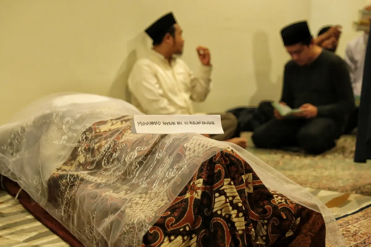 [Bintang] Ayah Olla Ramlan meninggal