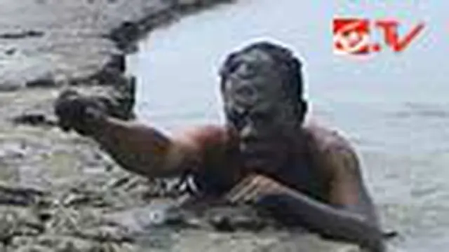 Sucikan Diri, Korban Lapindo Mandi Lumpur