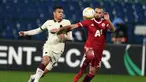 Gelandang AS Roma, Tommaso Milanese berebut bola dengan gelandang CSKA Sofia, Geferson pada laga pemungkas Grup A Liga Europa 2020/2021 di Vasil Levski, Jumat (11/12/2020) dini hari WIB. Roma menelan kekalahan dengan skor 1-3 dari CSKA Sofia. (NIKOLAY DOYCHINOV/AFP )