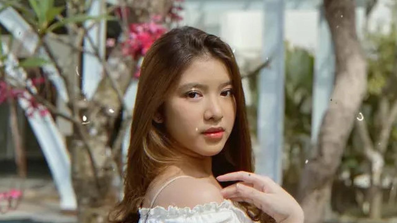 7 Potret Makeup Tiara Andini saat Manggung vs Sehari-Hari, Tetap Tampil Menawan