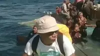 Longboat Penuh Penumpang Terbalik Dihantam Gelombang di Perairan Maluku Utara