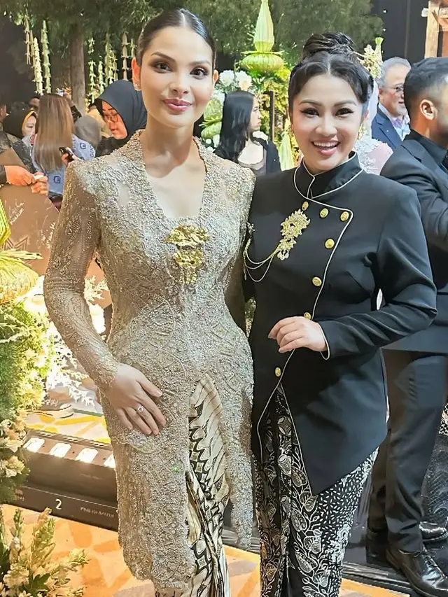 Potret Detail Kebaya Hitam Fitri Carlina di Ngunduh Mantu Al Ghazali/Instagram @fitricarlina