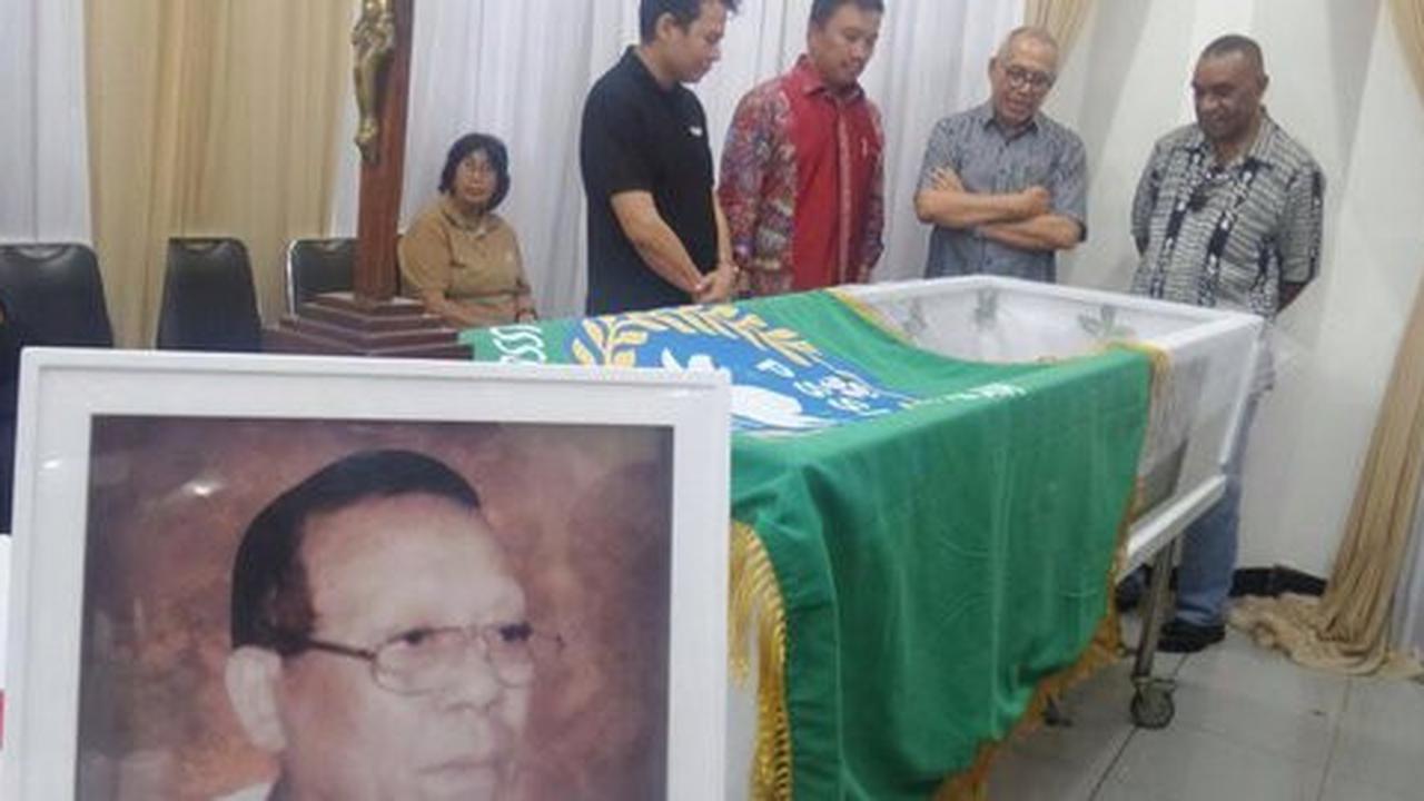 Almarhum Sinyo Aliandoe di mata legenda Persib