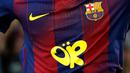 Tak hanya kehadiran Olivia Rodrigo yang mencuri perhatian. Barcelona juga tampil dengan jersey spesial untuk laga El Clasico kali ini. (AP Photo/Joan Monfort)