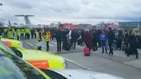 Evakuasi di Bandara London City. (Shauna Bill)