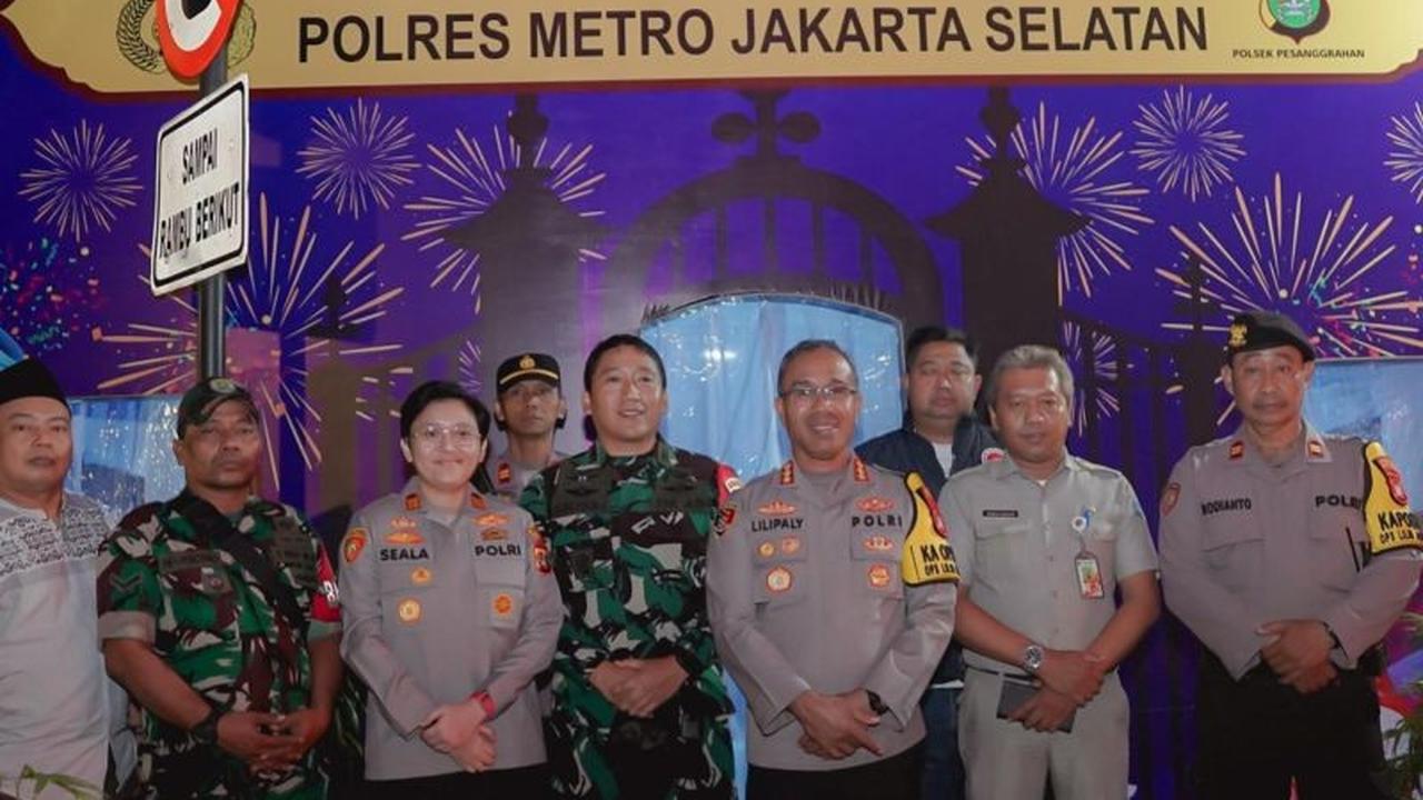Tingkatkan Keamanan Nataru, Polres Metro Jaksel Tinjau Pos Pengamanan Operasi Lilin Jaya di Pesanggrahan