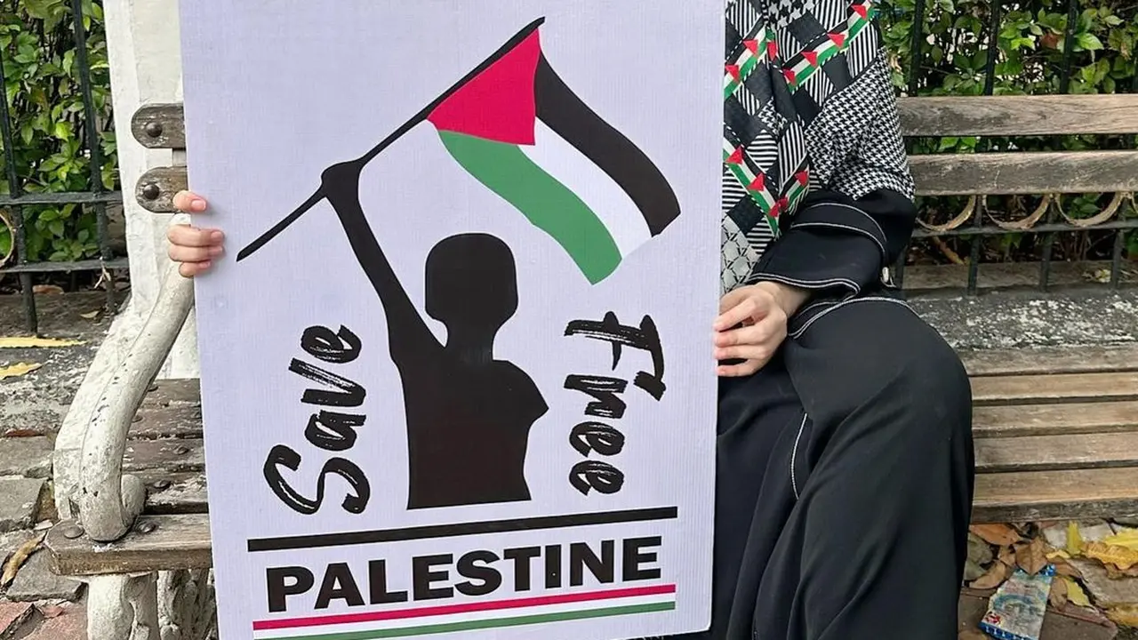 Kartika Putri ikut Aksi Bela Palestina di Monas
