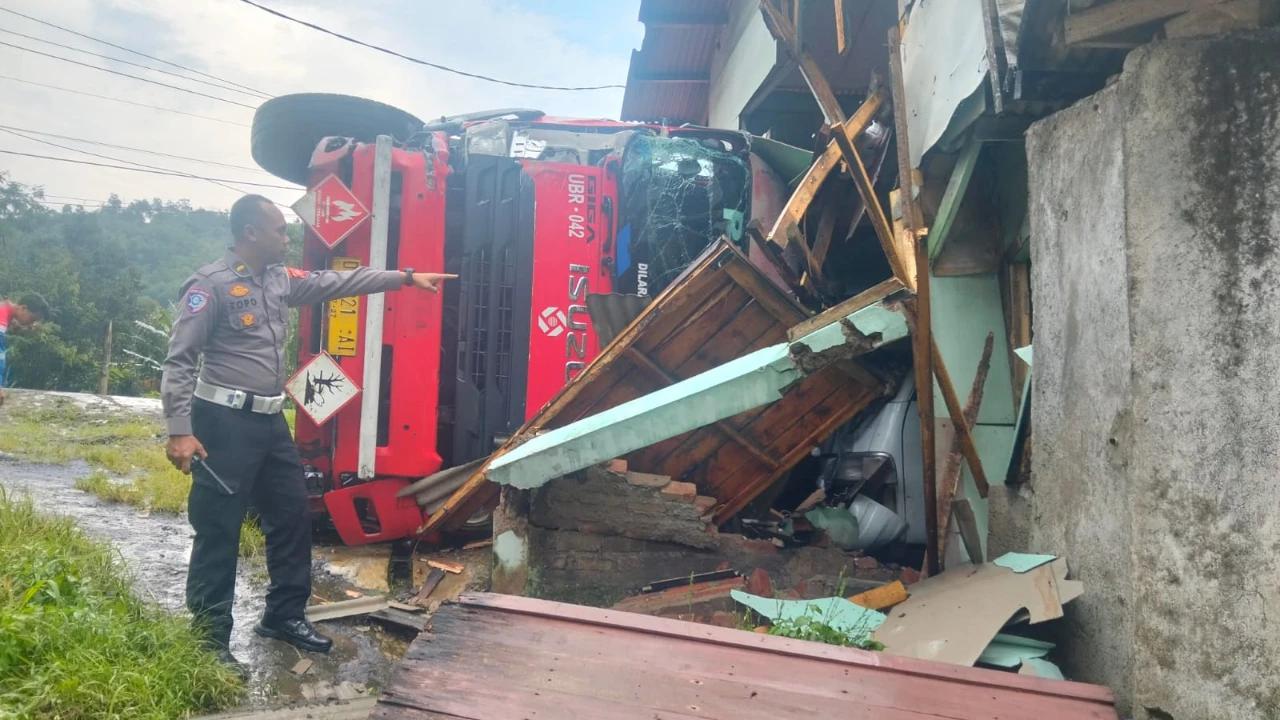 Kronologi Truk Tangki Pertamina Tabrak Rumah di Nagreg Bandung