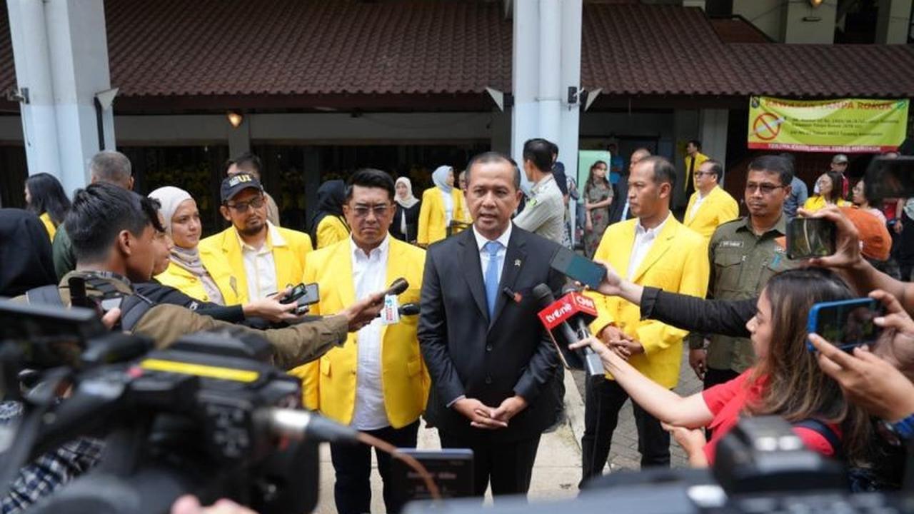 Menteri Transmigrasi Lepas 285 Peserta Ekspedisi Patriot UI ke 37 Kawasan Transmigrasi: Mengukir Masa Depan Bangsa