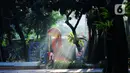 <p>Masyarakat melakukan aktivitas olahraga di kawasan Taman lapangan Banteng, Jakarta, Jumat (3/6/2022). Satuan Tugas (Satgas) Penanganan covid 19 mengatakan Pemberlakuan Pembatasan Kegiatan Masyarakat (PPKM) bisa dihentikan jika tidak terjadi lonjakan kasus selama enam bulan pasca Lebaran atau hingga Oktober 2022. (Liputan6.com/Angga Yuniar)</p>