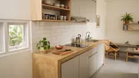 10 Inspirasi Meja Dapur untuk Rumah Minimalis yang Mudah Dibersihkan dan Tahan Lama
