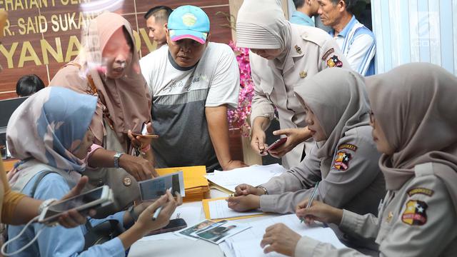 Keluarga Korban  Pesawat Lion Air Datangi RS Polri