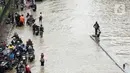 Luapan Kali Bekasi merendam sejumlah ruas jalan di Kota Bekasi. (Liputan6.com/Herman Zakharia)