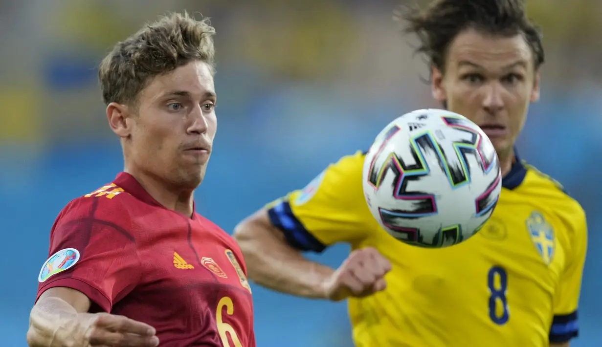 Marcos Llorente. Gelandang Timnas Spanyol berusia 27 tahun yang kini memperkuat Atletico Madrid ini memiliki nilai pasar senilai 60 juta euro. Pemilik 13 caps bersama Timnas Spanyol ini total tampil dalam 6 laga di fase kualifikasi dengan torehan 2 assist. (AFP/Pool/Thanassis Stavrakis)