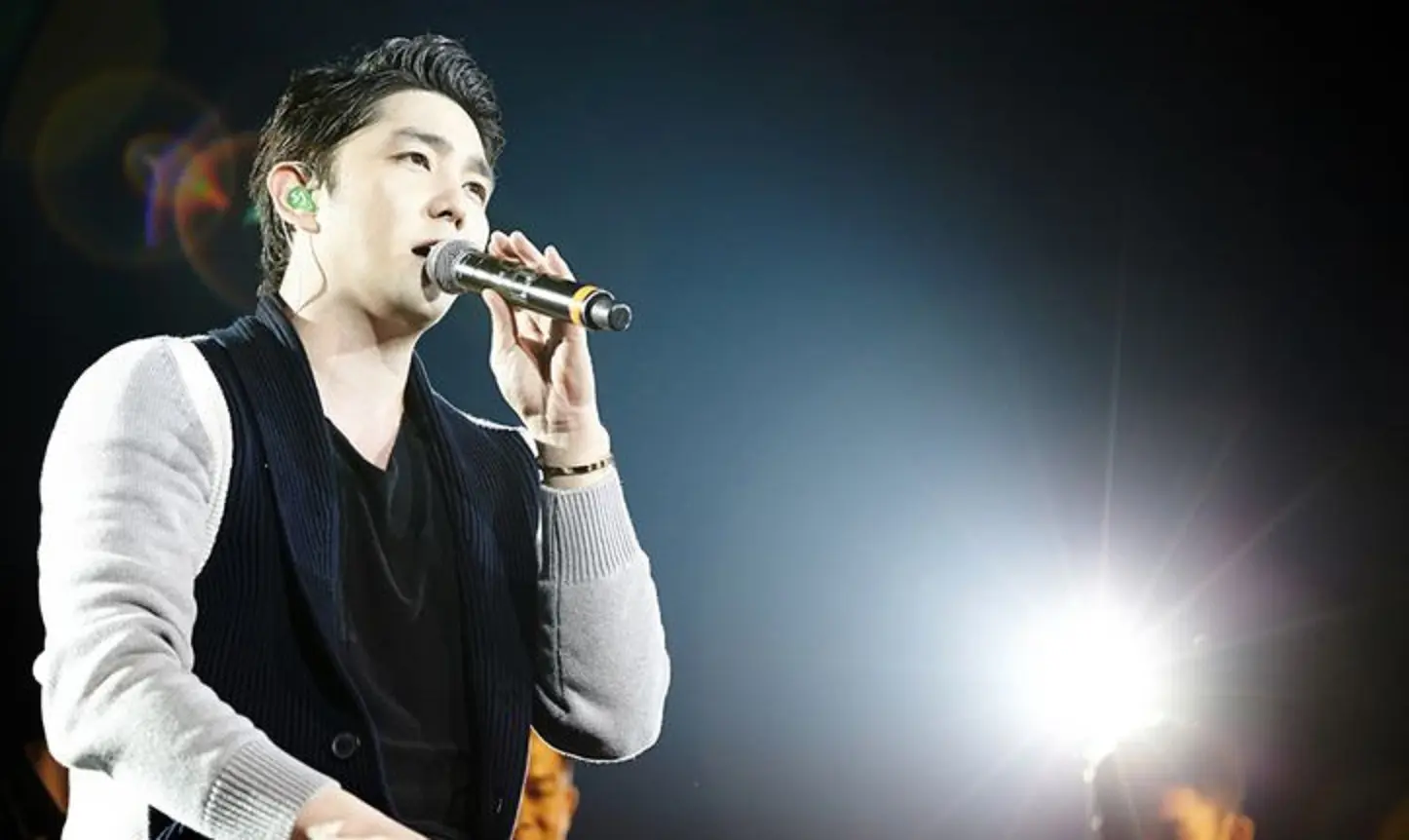 Netizen menuntut Kangin mundur dari boyband yang membesarkan namanya, Super Junior.
