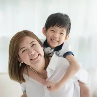 Menjalani peran sebagai istri dan ibu./Copyright shutterstock.com/g/ANURAK+PONGPATIMET