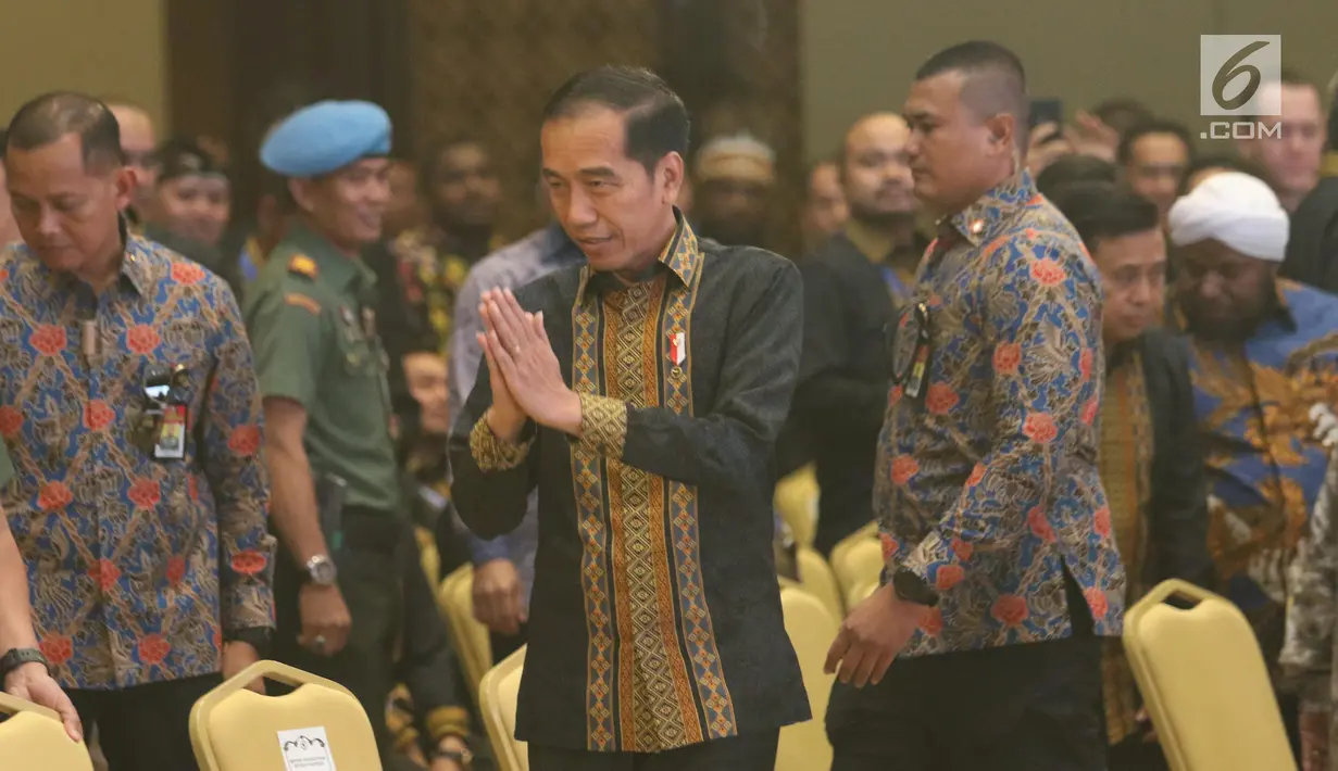 Presiden Joko Widodo tiba menghadiri Musyawarah Nasional XVI HIPMI di Hotel Sultan, Jakarta, Senin (16/9/2019). Munas tersebut bertemakan Melanjutkan Peran HIPMI sebagai Lokomotif Pembangunan Ekonomi Berkeadilan. (Liputan6.com/Angga Yuniar)