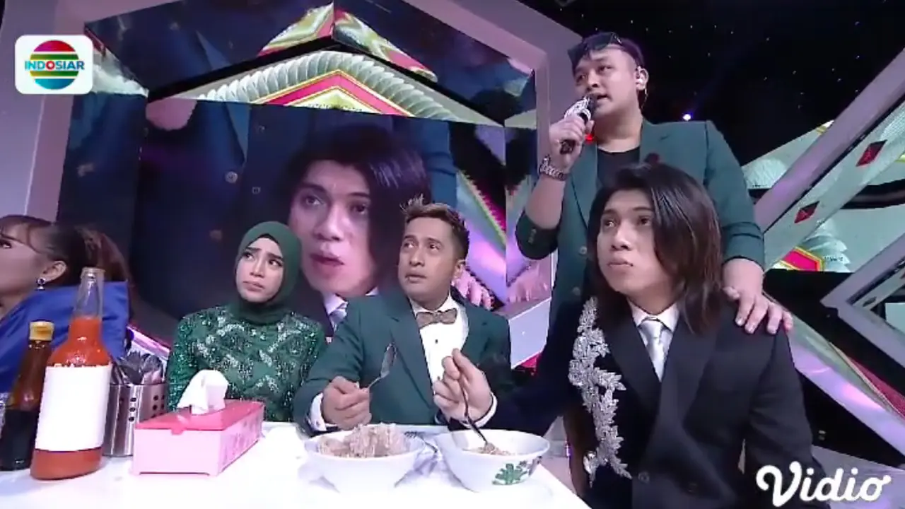 D'Academy Asia 5 Kedatangan Tukang Bakso Kesukaan Randa Lida. sumberfoto: Indosiar