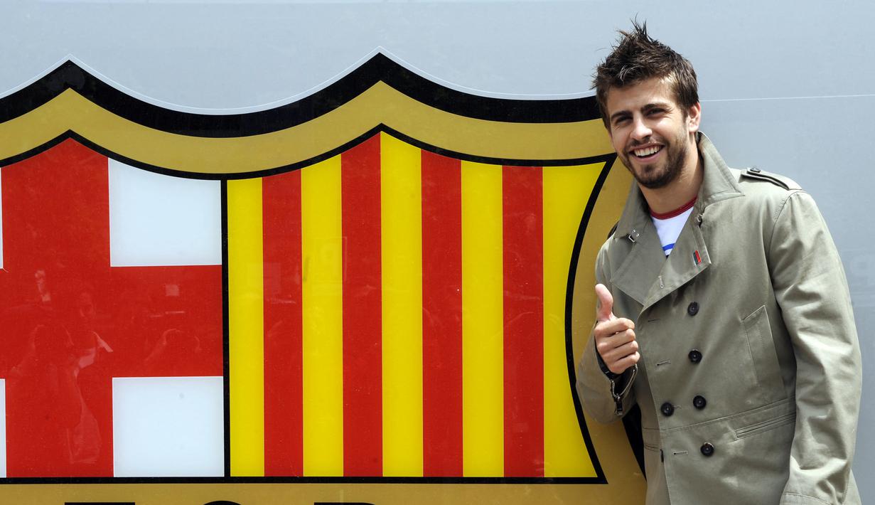 Setelah menjalani empat musim yang tak impresif bersama Manchester United, ia kembali ke Barcelona pada musim 2008/2009. Siapa sangka, Pique yang baru berusia 21 tahun kala itu cukup sering mendapatkan tempat utama di Barcelona. (AFP/Lluis Gene)