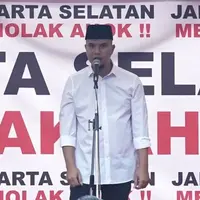 Ahmad Dhani menjadikan rumahnya sebagai tempat berkumpul untuk kegiatan politiknya. 