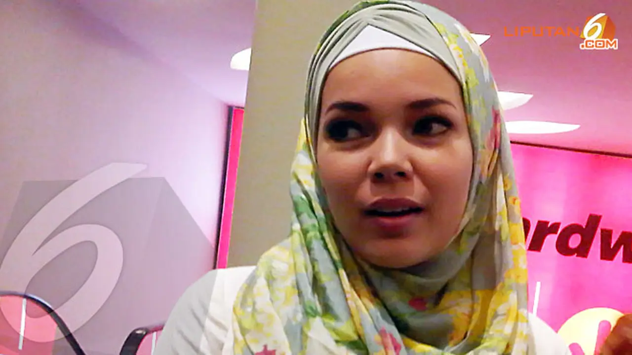 dewi-sandra-hijab-130726b.jpg