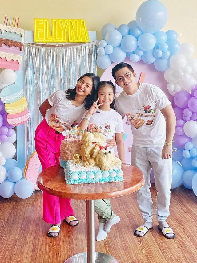 Akur Meski Cerai, Ini 7 Kebersamaan Nicky Tirta dan Liza Elly Rayakan Ultah Anak