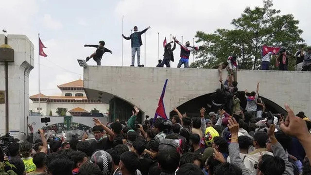 Gedung Parlemen hingga Hotel Mewah, Aksi Protes Massa Nepal Targetkan Kaum Elite