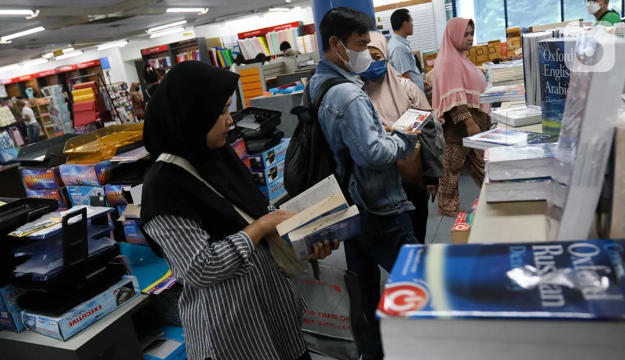 Beberapa rak buku hingga peralatan tulis terlihat kosong. (Liputan6.com/Herman Zakharia)