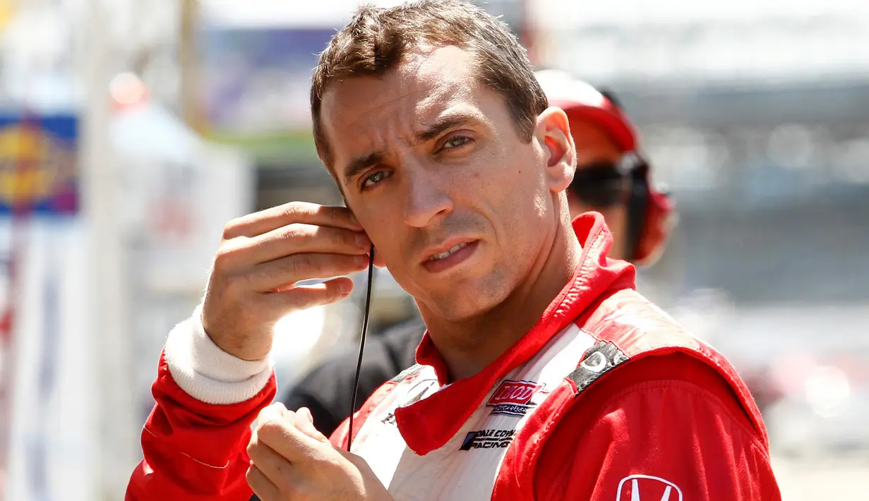 Pembalap IndyCar asal Inggris Justin Wilson meninggal dunia pada Senin (24/8/2015) waktu setempat. Mantan pembalap F1 itu sempat koma setelah menderita cedera kepala serius saat kompetisi IndyCar di Pennsylvania. Foto diambil pada 17 May 2012. (Reuters)