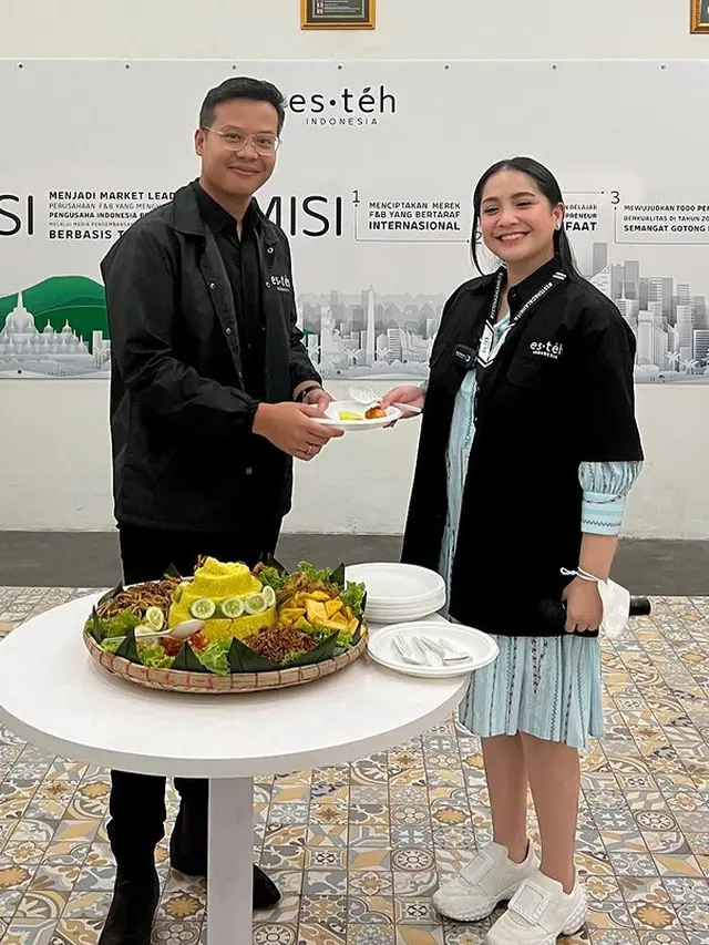 Nagita Slavina saat Tim Manajemen Esteh Indonesia