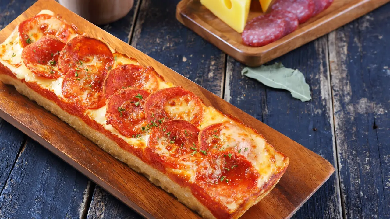 Eat pizza.