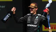 Pembalap Mercedes, George Russell, finis di podium utama Formula 1 GP Kanada 2025 yang berlangsung di Sirkuit Gilles-Villeneuve, Senin (16/6/2025) dini hari WIB. (CLIVE ROSE / GETTY IMAGES NORTH AMERICA / Getty Images via AFP)