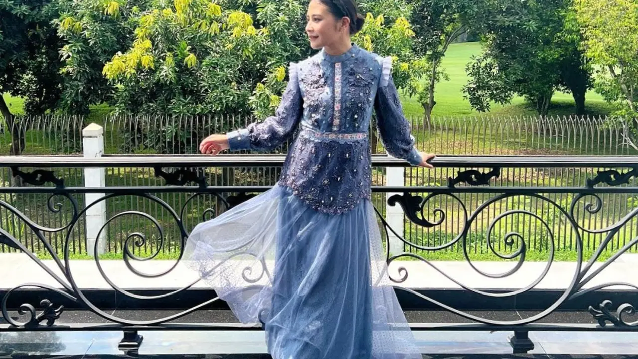 Ide Baju Lebaran dan Inspirasi Makeup Ala Prilly Latuconsina (Instagram/@prillylatuconsina96)