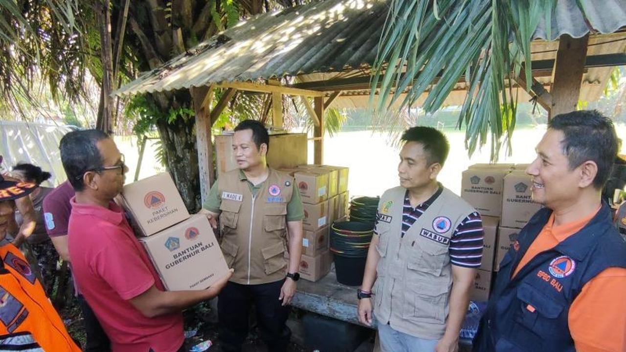 Bantuan Logistik BPBD Bali Salurkan untuk Korban Banjir dan Longsor di Tiga Kabupaten