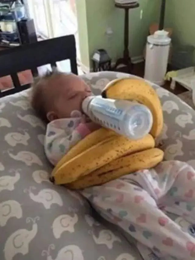 7 Potret Kocak Orangtua Beri Dot Kepada Bayi Ini Bikin Geleng Kepala