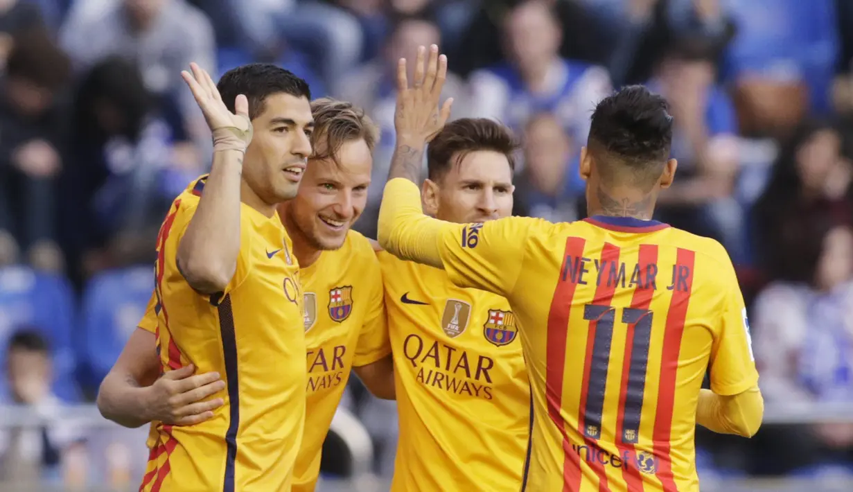 Para pemain Barcelona merayakan gol Ivan Rakitic saat melawan Deportivo La Coruna pada lanjutan La Liga di Stadion Riazor, La Coruna, Kamis (21/4/2016) dini hari WIB. (Reuters/Miguel Vidal)