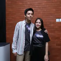 Angga Aldi Yunanda dan Adhisty Zara saat jumpa pers film Mariposa di kantor Falcon Pictures di bilangan Duren Tiga, Jakarta Selatan, Senin (10/2/2020). (Adrian Putra/Fimela.com)