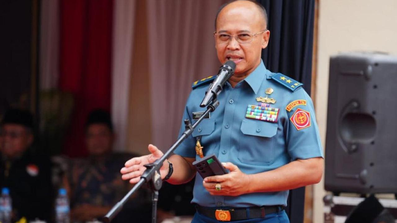Oleh sebab itu, Julius meminta dukungan serta doa dari masyarakat dalam waktu dekat berhasil memberikan kabar baik terkait upaya pembebasan Kapten Philip Mark Mehrtens.<br>