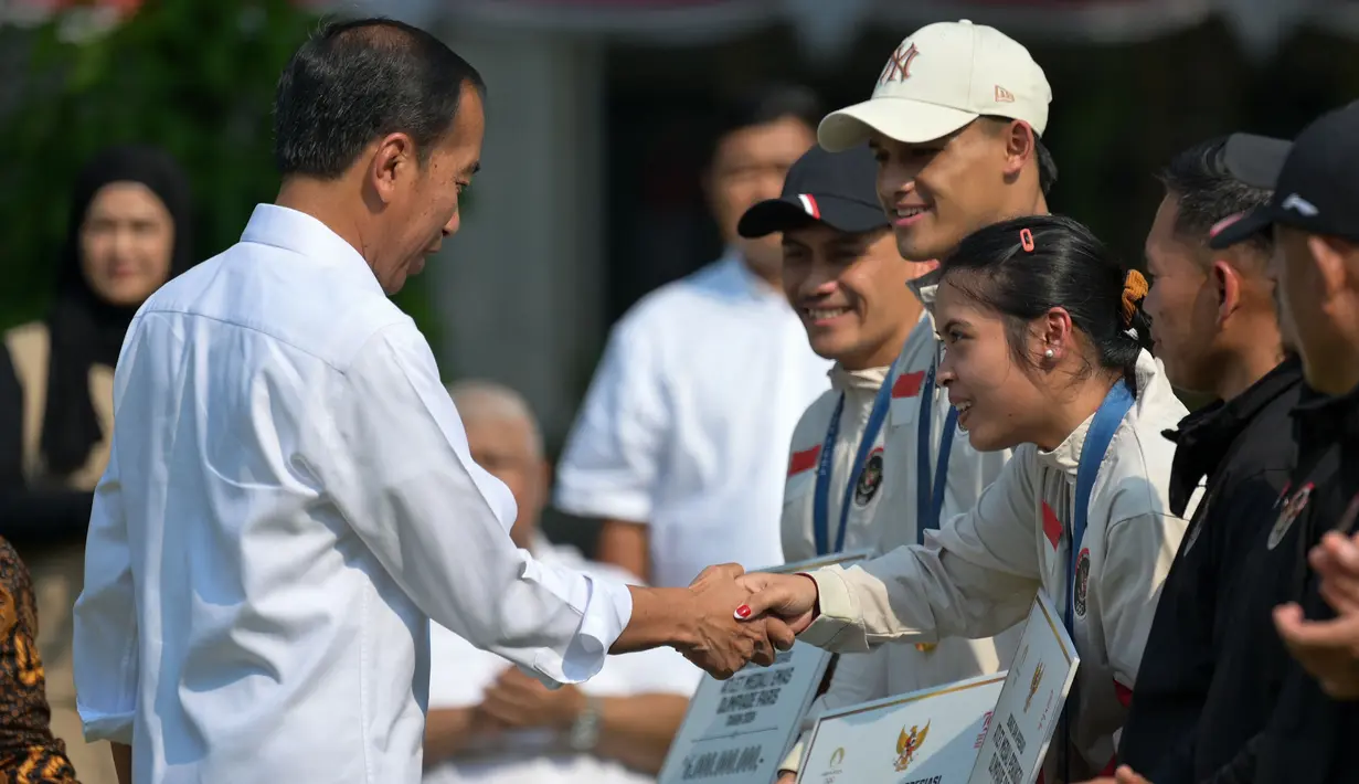 Sementara untuk para pelatih bagi atlet peraih medali emas diberikan apresiasi sebesar Rp 2,75 miliar dan peraih medali perunggu senilai Rp 675 juta. Dan untuk para atlet yang berlaga di ajang Olimpiade Paris 2024 yang belum berhasil meraih medali juga akan berikan bonus. (BAY ISMOYO/AFP)