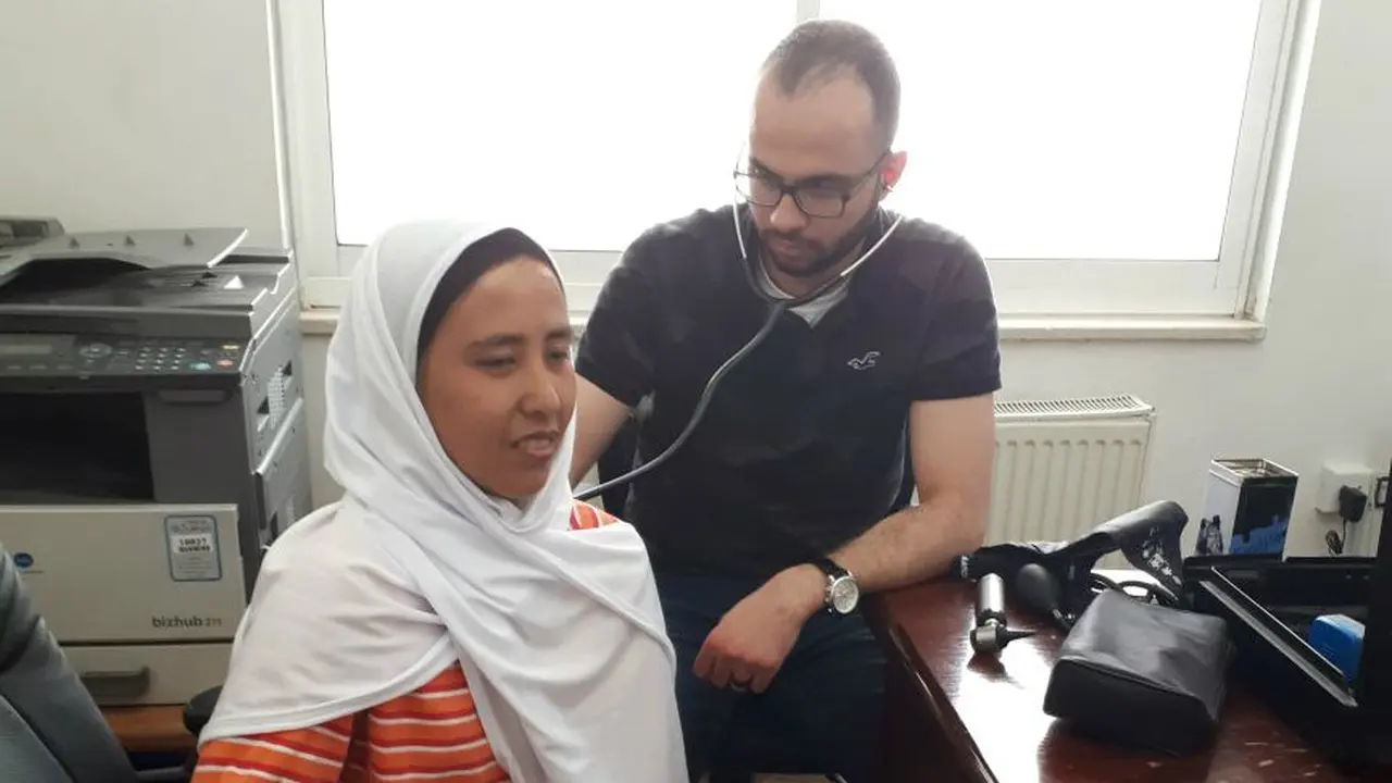 Tenaga kerja Indonesia atau TKI yang bernama Dastin binti Tasja (30) asal Desa Juntikedokan, Indramayu, Jawa Barat. Saat ini, Dastin berada di KBRI Amman, usai dikabarkan hilang kontak selama 13 tahun di Yordania (sumber: KBRI Amman)