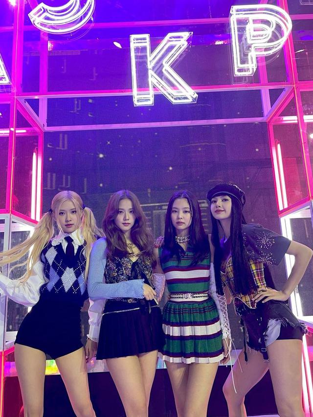 Blackpink. (Instagram/ roses_are_rosie)