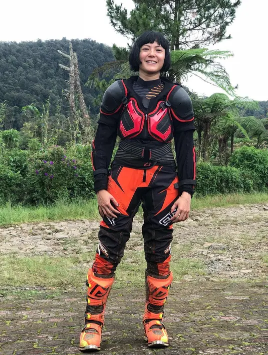 "Yang bikin nyambung itu lingkungan dan kesamaan hobi. Kami sama-sama senang dengar musik, genrenya juga sama. Terus hobi motor kan, kami saling ikuti ternyata masuk-masuk saja (cocok)," ungkap Gussaoki. (Instagram/popsovia)