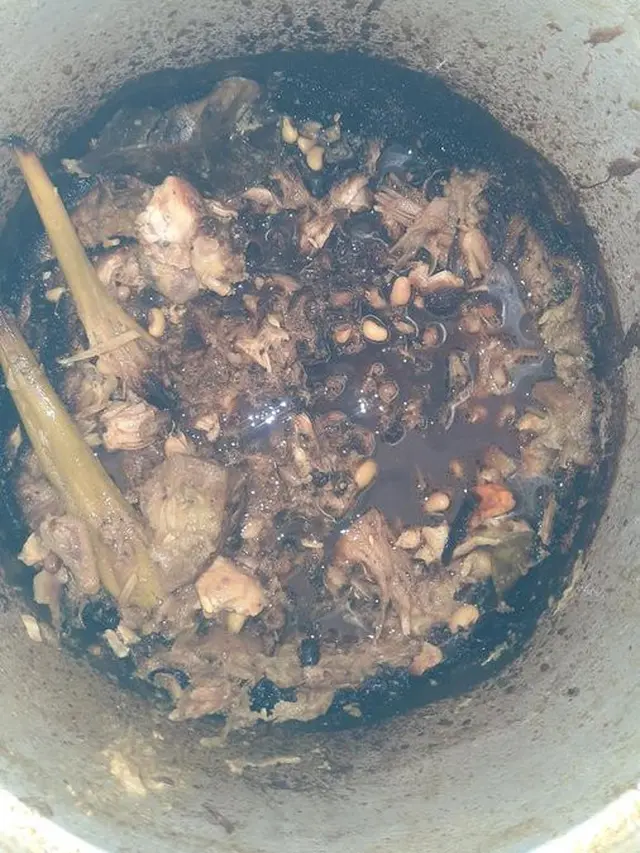 6 Momen Apes Hangatkan Sayur Hingga Gosong Ini Bikin Elus Dada