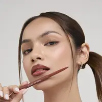 Bibir lebih terdefinisi dan stylish dengan dua warna terbaru, Toasted Brown & Winter Berry.