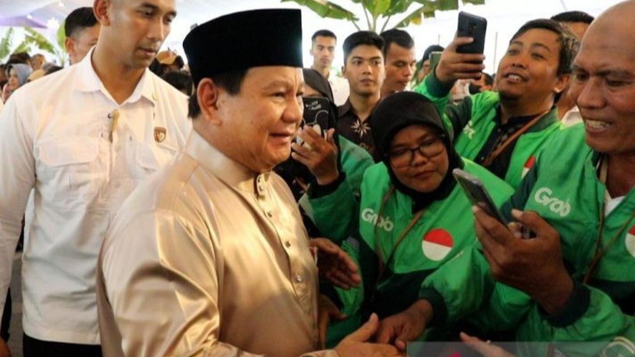 VIDEO: Kegembiraan Driver Ojol Depan Prabowo, Terima Bonus Hari Raya & Bisa Nyicipin Makanan Istana