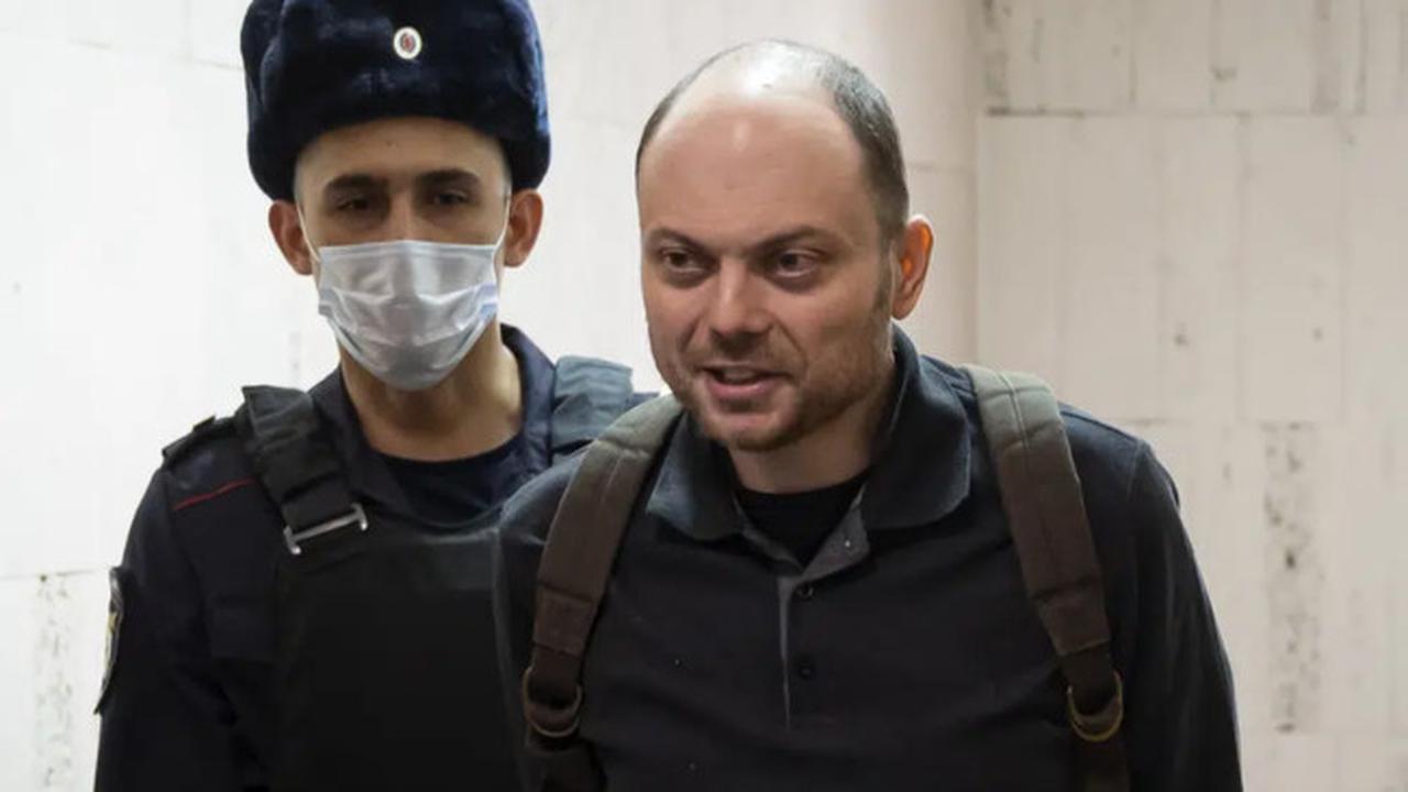 Aktivis oposisi Rusia Vladimir Kara-Murza Jr. dipenjara 25 tahun.