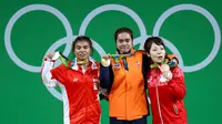 Ini adalah medali perak kedua yang diraih Yuni di pentas internasional. Sebelumnya, dia menyabet gelar medali perak dari cabang olahraga angkat besi kelas 48 kilogram di ajang Asian Games 2014 di Incheon, Korea Selatan, Brasil, Minggu (7/8). (REUTERS)