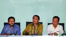 Sekjen Golkar hasil Munas Ancol, Zainuddin Amali (tengah) memberikan keterangan saat rapat pleno di Kantor DPP Golkar, Jakarta, Rabu (27/5/2015). Rapat pleno menghasilkan sejumlah keputusan dan berlangsung tertutup. (Liputan6.com/Yoppy Renato)
