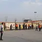 Para "siswa" bermain basket di pusat pelatihan vokasional di Atush, Prefektur Otonomi Kizilsu Kirgiz, Wilayah Otonomi Xinjiang-Uighur (XUAR) (Rizki Akbar Hasan / Liputan6.com)